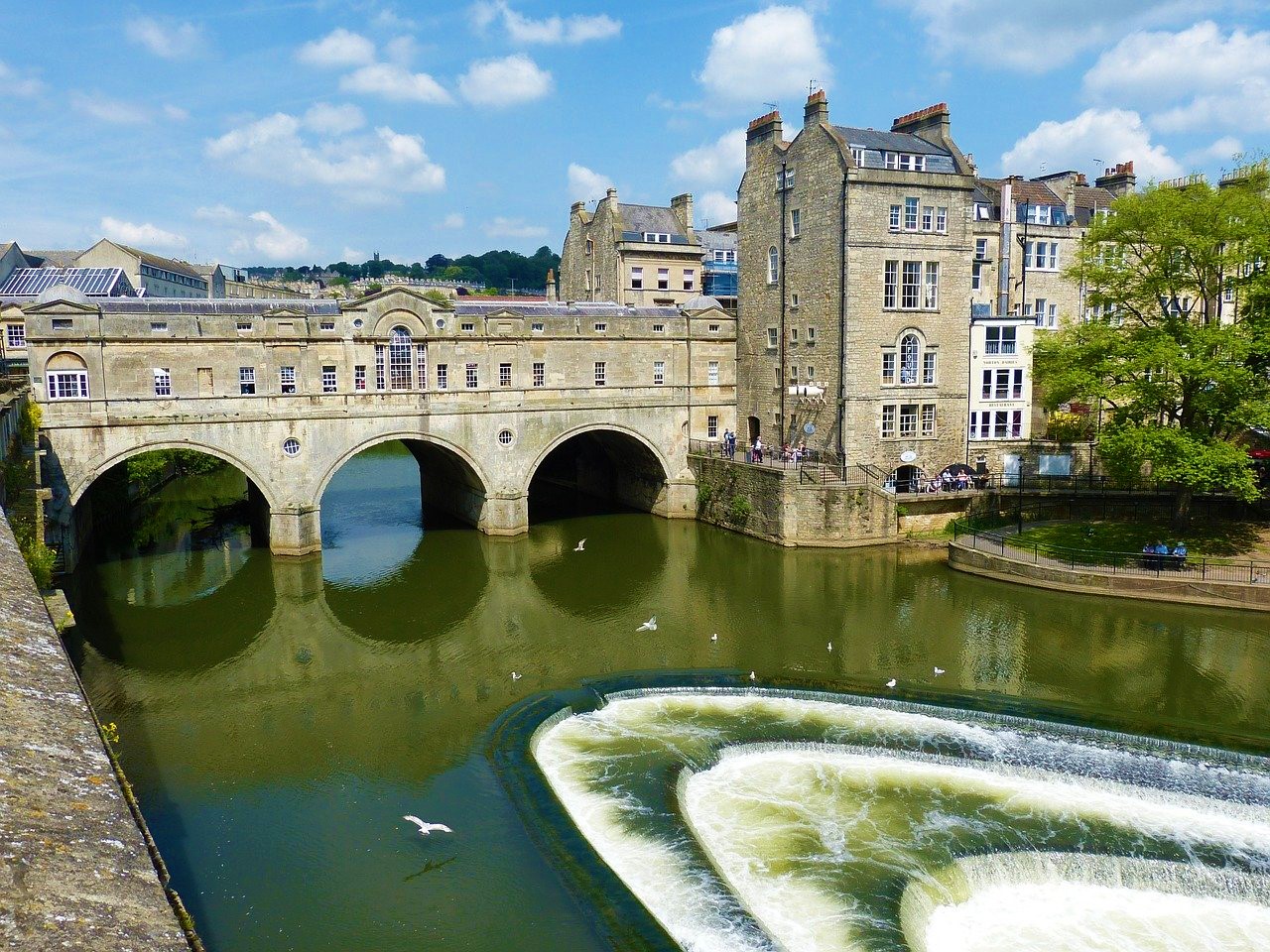 bath-510544_1280